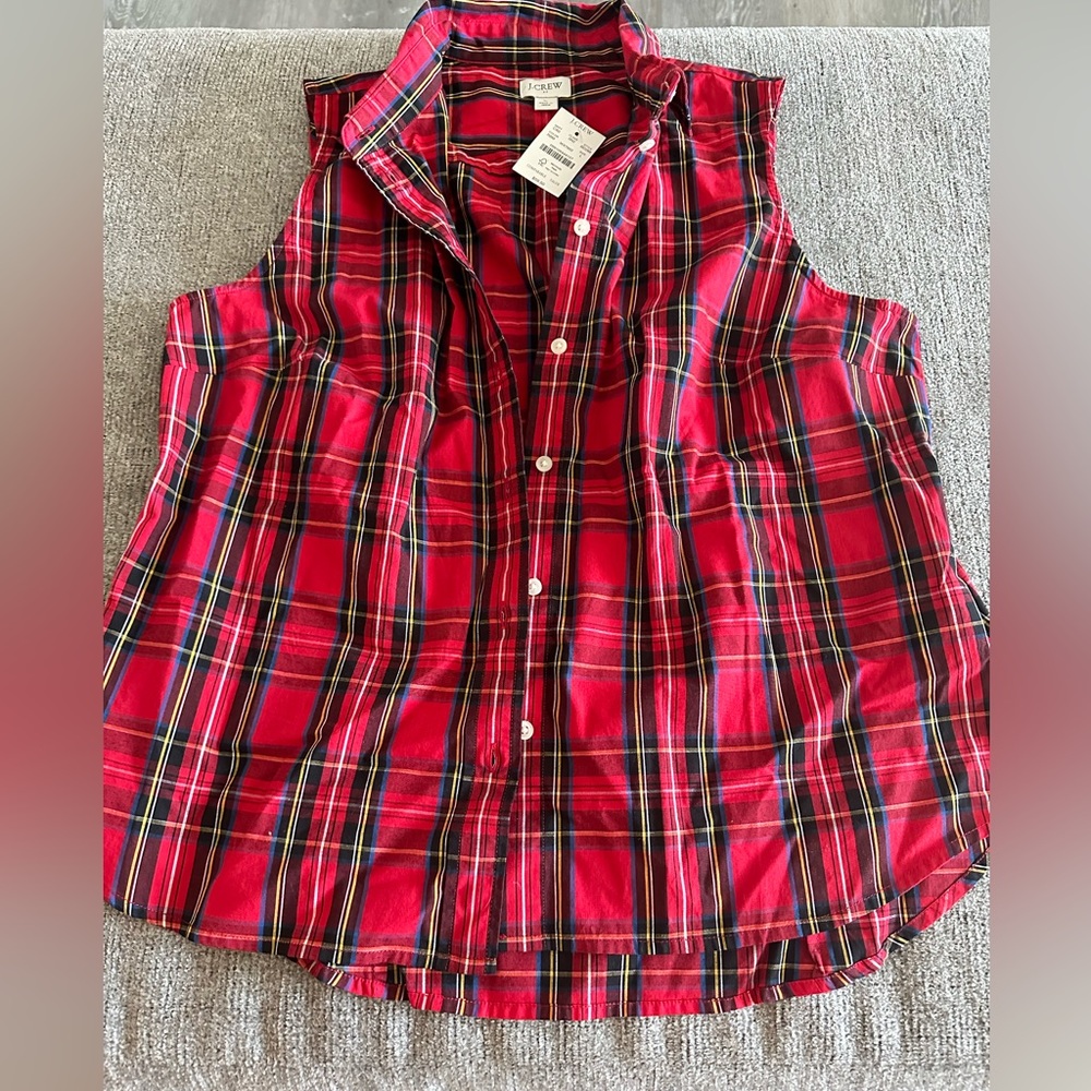 Sleeveless button up blouse